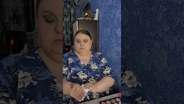 Распаковка и обзор подарков от Оксаны   часть 4 ✨️  Палетки теней из посылки