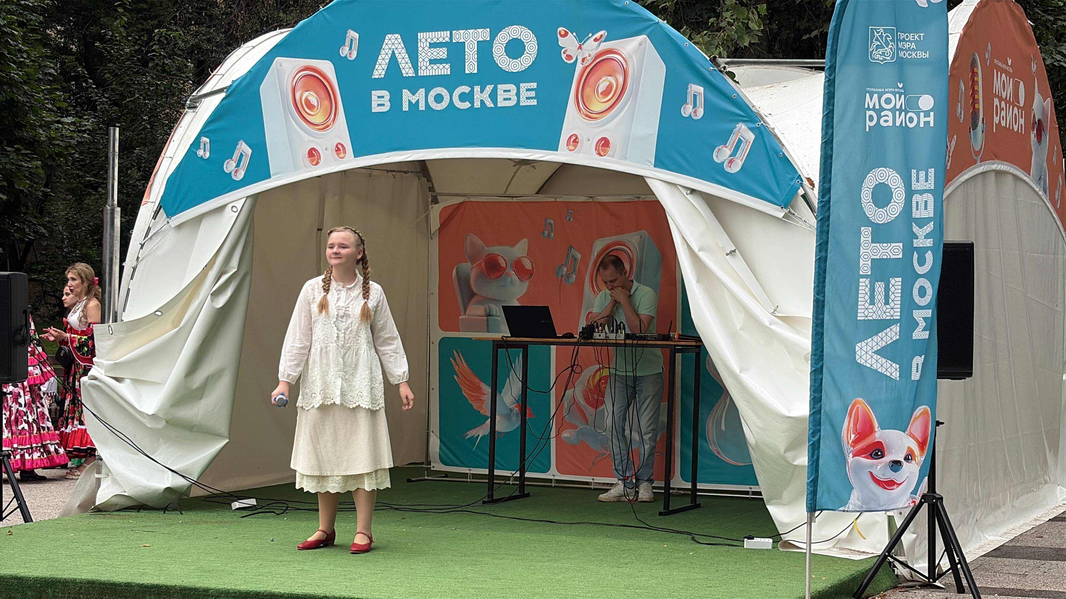Олеся Тараненко исполняет песню - "Семеновна".
