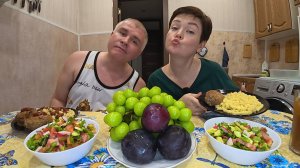 Мукбанг НАЛОПАЛИСЬ на НОЧЬ глядя! Эво как нас с КВАСА повело) Болталка и Семейный обед в России