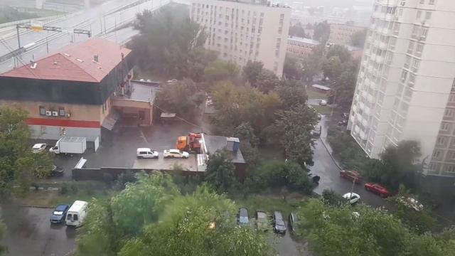 Погода в Москве сейчас Сильный ливень