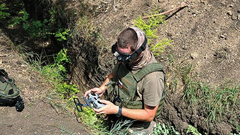 Операторы FPV-дронов уничтожили блиндаж ВСУ в Запорожской области