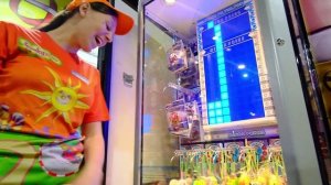 Кран машина Стакер в парке ФанкиТаун