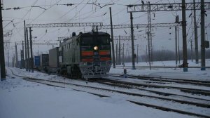 Тепловоз 2ТЭ10У-0127Б. Половинка с контейнерным поездом. Звук 10Д100.