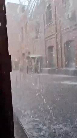 🌧️Мощные тропические ливни уже накрыли местами Москву🌧️