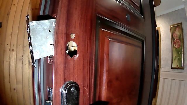 Замена замка на входной металлической двери квартиры.