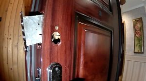 Замена замка на входной металлической двери квартиры.