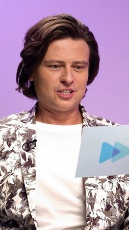 Один из треков — фейк! Сможет ли американец угадать? 🔥 Полное видео уже на Skyeng!