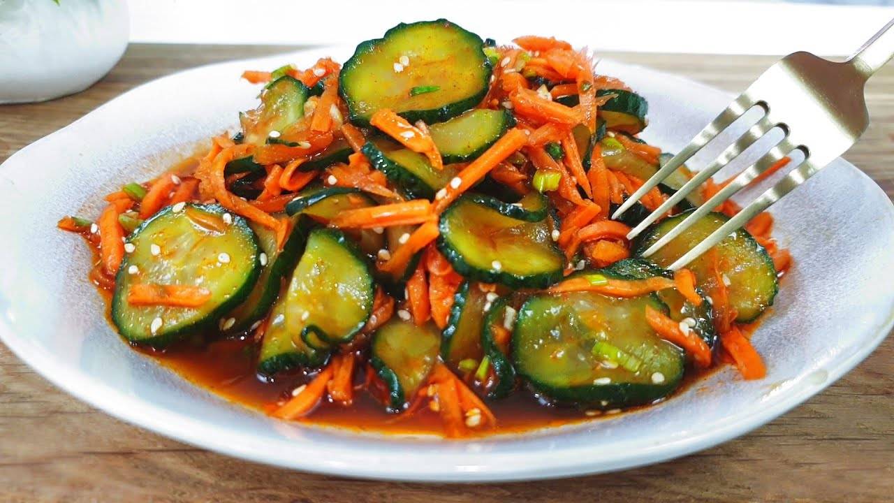 Ну очень вкусный салат за 7 минут!  Всего ТРИ ингредиента. Съедается сразу!