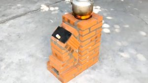 Бездымная печка ракета с автоподачей дров и дожигом газов из красного кирпича Своими руками