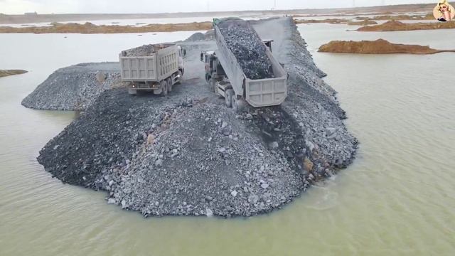 Строительство, дорога на озере очередной обзор