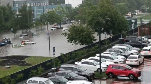 Затопило дорогу на севере Москвы