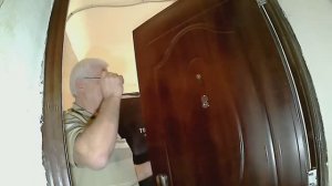 Три варианта : -Ходули. -Стульчик или -Второй глазок.