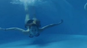 Плаваем в бассейне