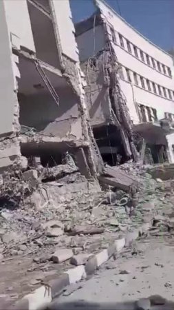 Последствия ударов ВВС Израиля по зданию Генерального штаба армии Сирии.  #Сирия #Израиль  Военн...