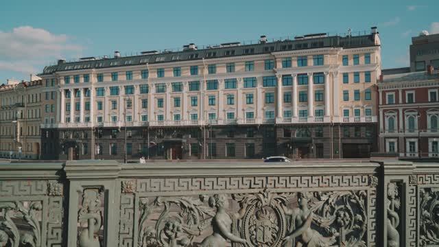 «Приоритет» — где каждая деталь говорит о статусе смотреть онлайн