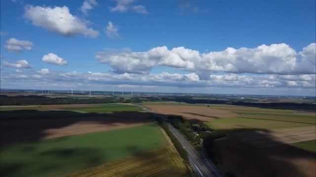 Красивое видео природы: захватывающие виды полей, гор, водоёмов и заката смотреть онлайн