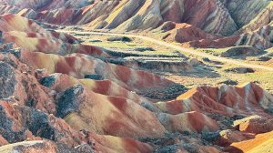 Китай. Радужные горы геопарка Чжанъе Данься.