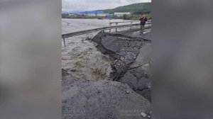 Два моста обрушились в Сусуманском округе из-за паводка