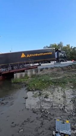 Десятки литров солярки из пробитого бака фуры вылились в Дон под Воронежем в реку Дон.