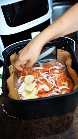🍖 Мясная запеканка на скорую руку — с сочным фаршем, картошкой и хрустящей сырной корочкой