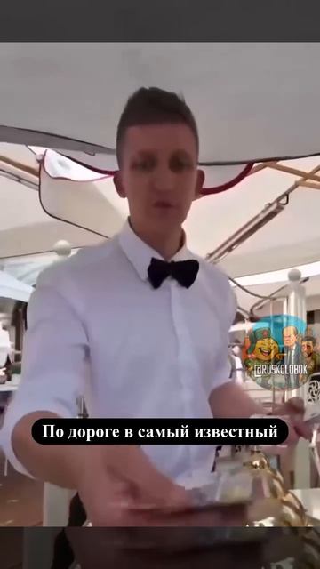 Девушка из ОАЭ прошлась по Москве в белых носках
