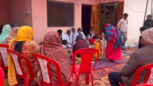 Русская проводит ритуалы перед свекрами. Свекровь рассказывает значение обрядов