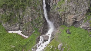 Водопад по дороге к Софийским озёрам (4К)