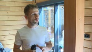 В «Книжном приюте» поселились полторы тонны открыток из «нулевых» — их хранил житель Иркутска