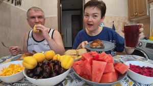 Мукбанг обмыли РЕМОНТ на кладбище и НАЛОПАЛИСЬ всякой вкуснятины а скорую руку) Семейный ужин Россия