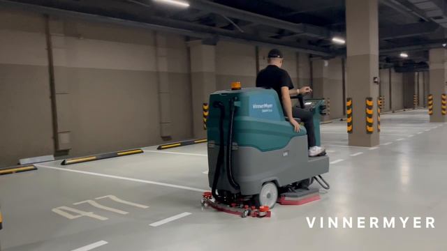 VinnerMyer S860R ECO поломоечная машина с местом для оператора