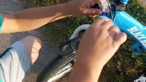 чиню велосипед Вани играет  часть первая