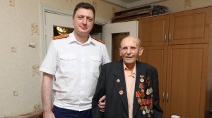 Руководитель следственного управления СК России по краю А.К.Маслов посетил ветерана ВОВ Чаленко Г.Г.