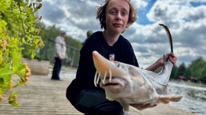 Как осётр чуть сына в воду не свалил