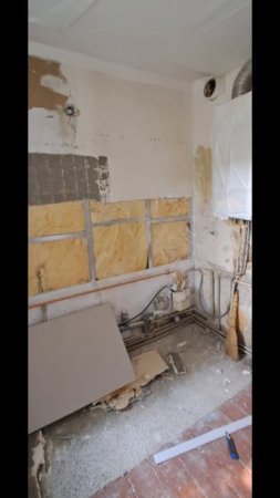Демонтировал гипсокартон от старого кухонного фартука.  Ремонт. Нарвская. Калининград.