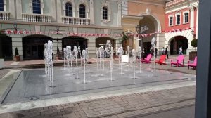 Фонтаны в аутлете Пулково