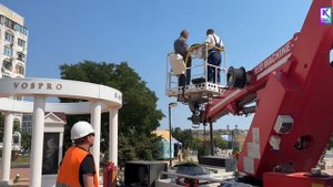 Специалисты Горсвета трудились сегодня на Таврической площади