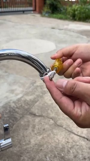 Кран как снять окрутно носик крана