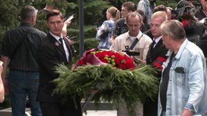 На Ваганьковском кладбище в Москве простились с Юрием Морозом