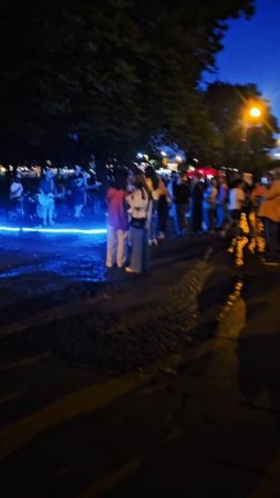 Обычная, летняя ночь в Петербурге, в будни. Разводные мосты. Уличные музыканты. Белые ночи