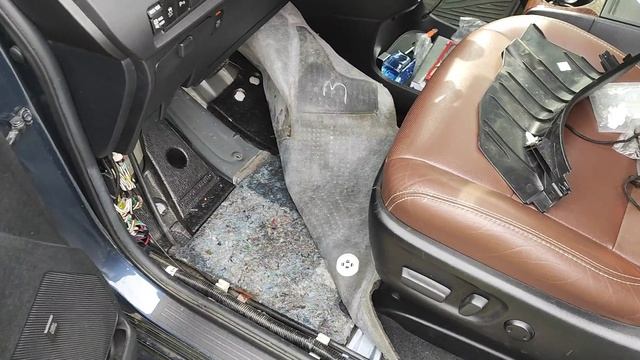Мокрый пол Toyota Sienna 2018