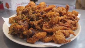 Жареная курица по-старинке, курица в кисло-сладком соусе, жареные креветки