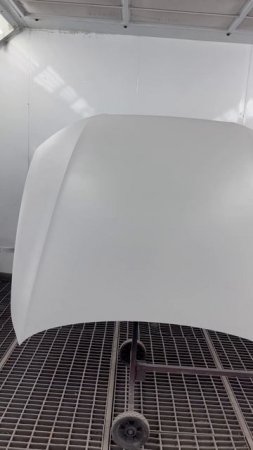 Поэтапная покраска капота Audi A5 Global Painting - центр кузовного ремонта и покраски автомобилей