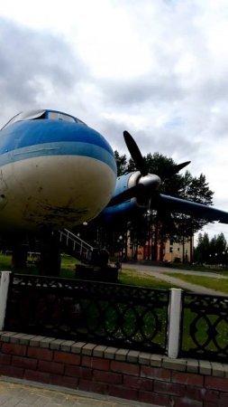 Памятник самолёту АН-24Б в городе Белоярский