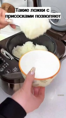 Такие ложки с присосками позволяют