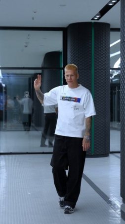 Стиляги в здании 😎