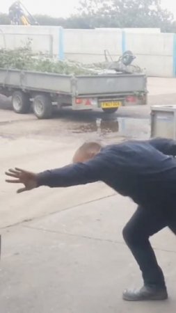 Залил бетоном пол