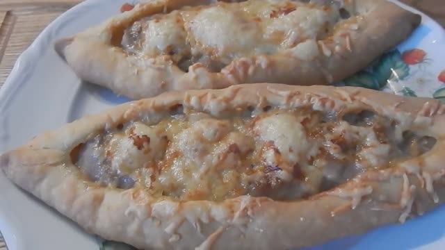 Рецепт. Турецкая пицца мясная с сыром -Лодочка. Вкуснотища-попробуйте....
