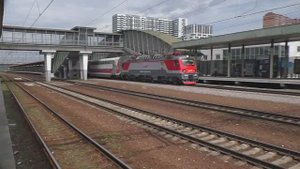 Электровоз ЭП20-017 (ТЧЭ-6) со скорым фирменным поездом "Двухэтажный состав" № 104В Москва - Адлер.