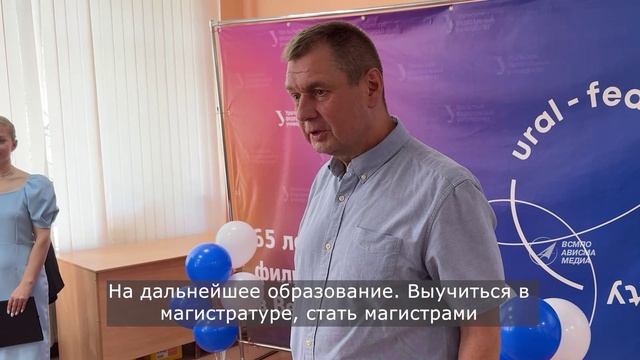 Дипломы салдинским студентам