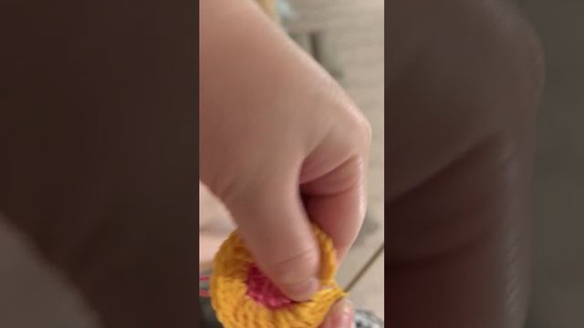 вязаные цветные салфетки крючком